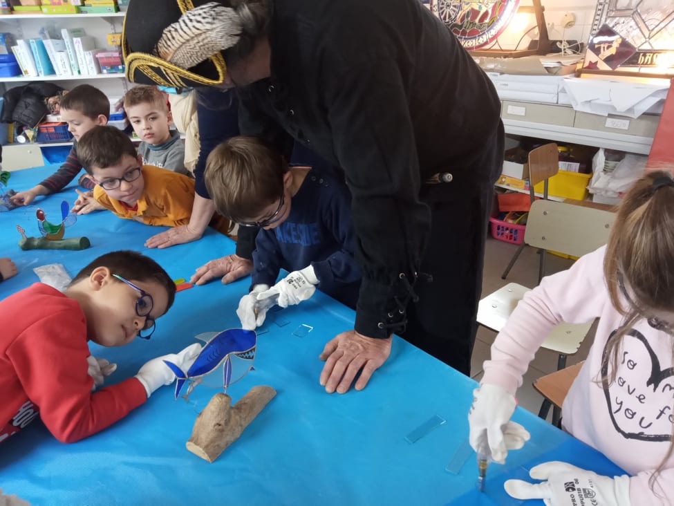 atelier vitrail avec les maternel d'Ambrenay 01